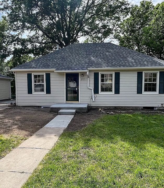 1st image of 2761 S 34th St