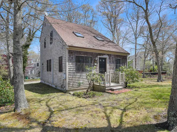 345 Franklin St, Tisbury, MA 02568