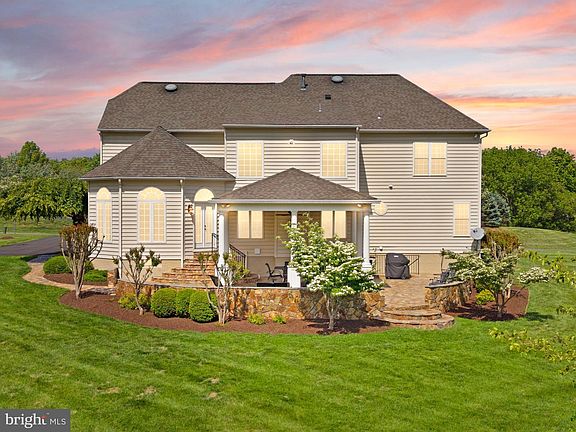3rd image of 6962 Emma Ct