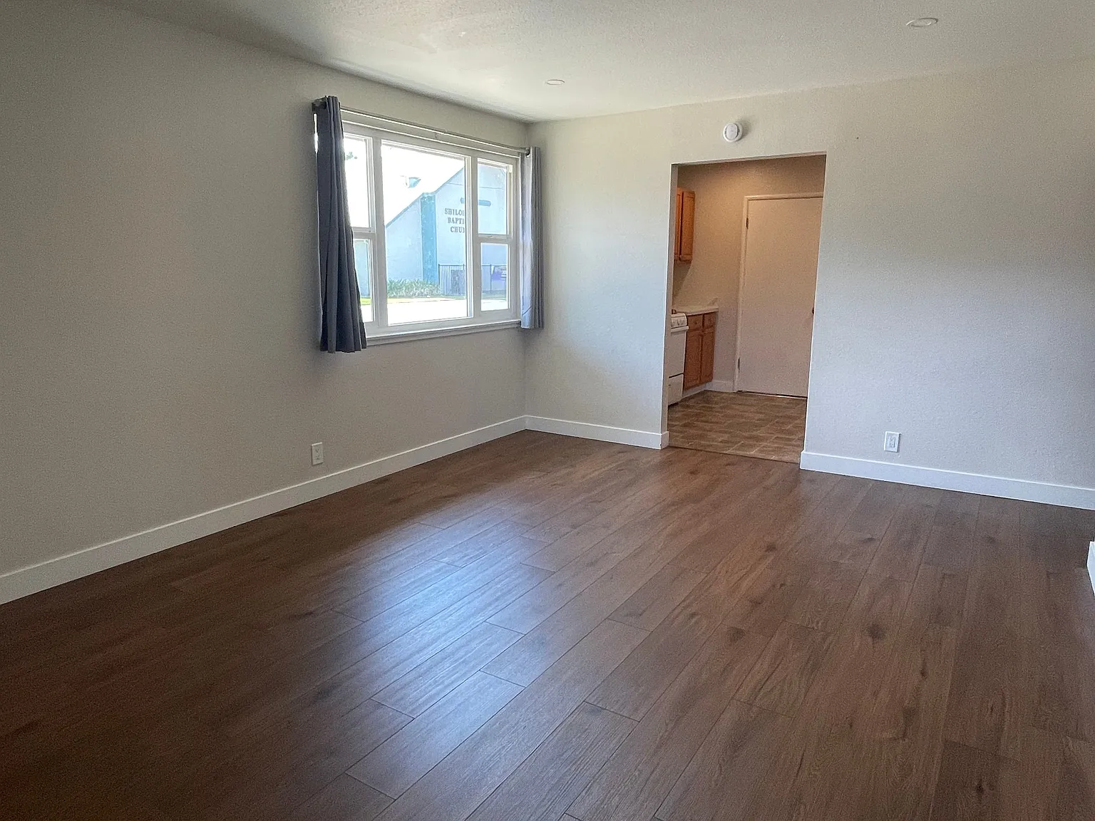 2 bed, 700 sqft, $2,200 — Photo 3