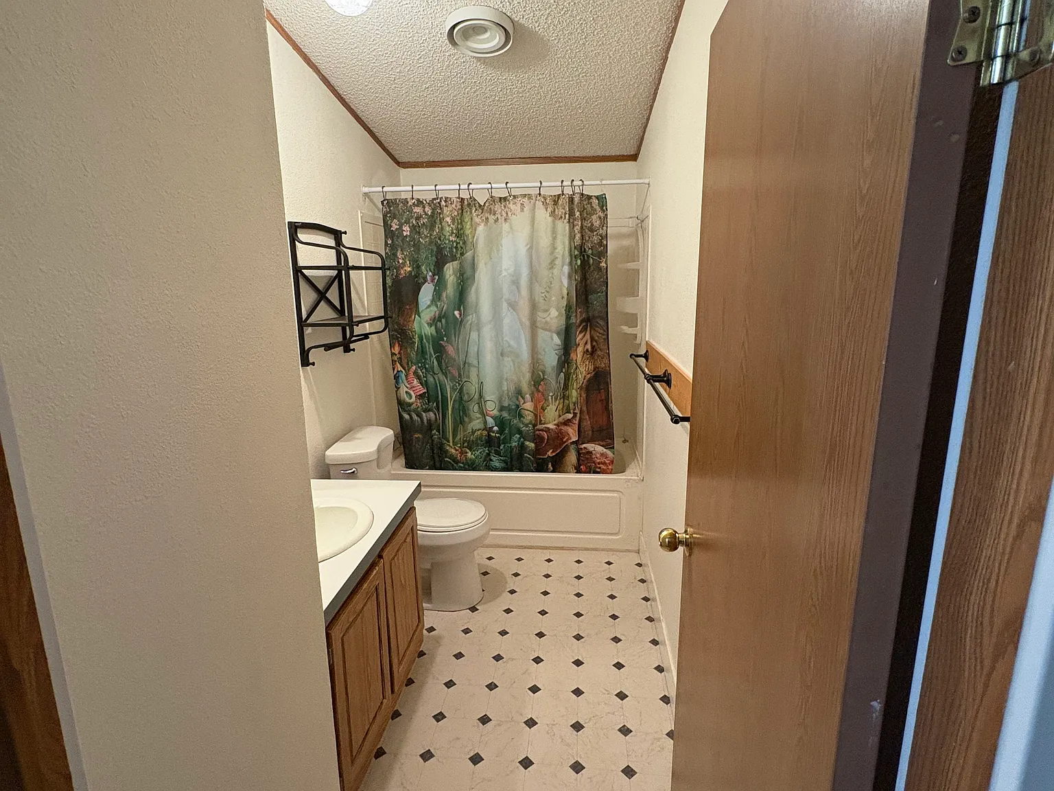 3 bed, 1400 sqft, $1,500 — Photo 1