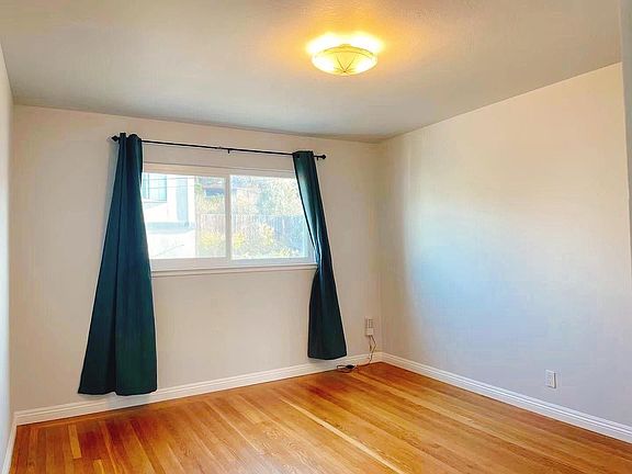 4th image of 373 Harkness Ave