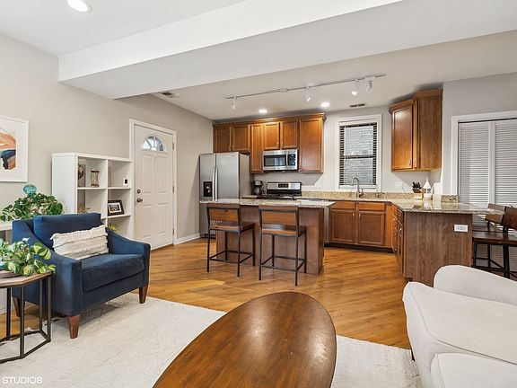 5th image of 4812 N Hoyne Ave APT 3