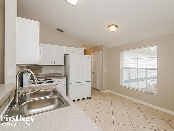 5th image of 3896 Markle Ave