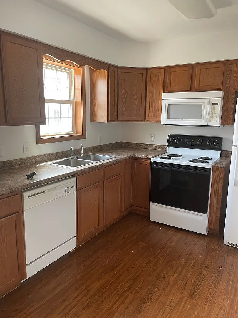 79 Ash Street — Photo 3