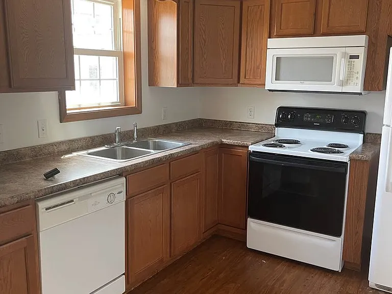 79 Ash Street — Photo 3