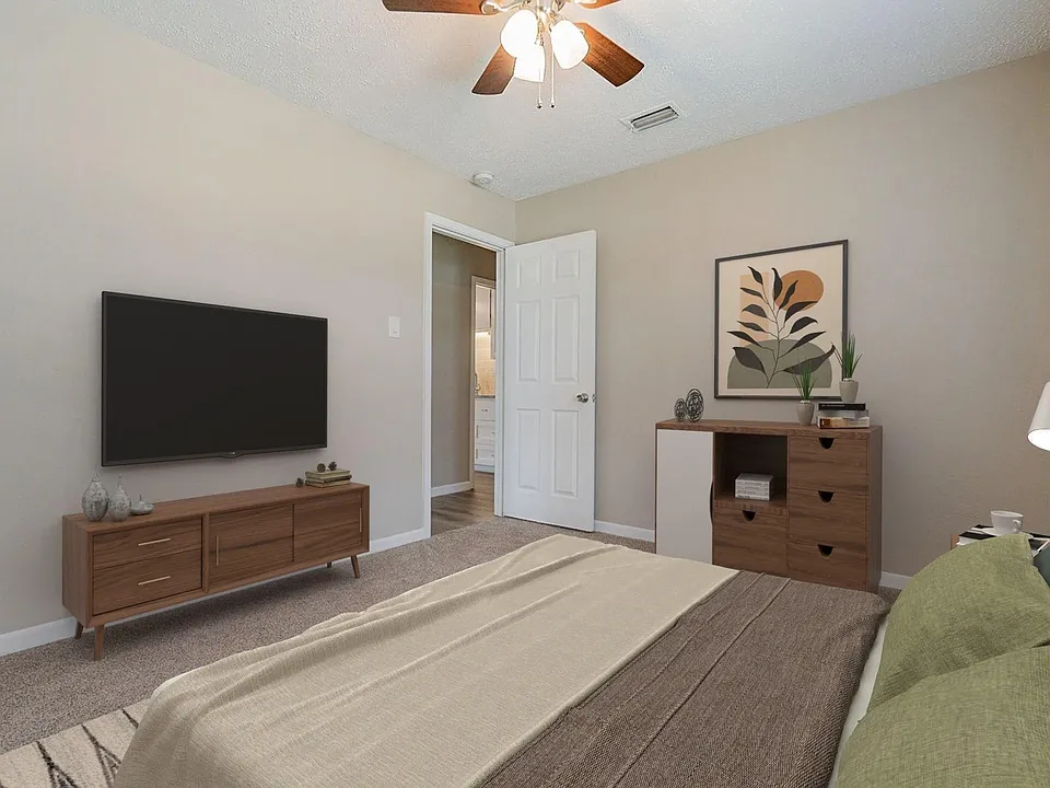2112 Cedarcrest Dr