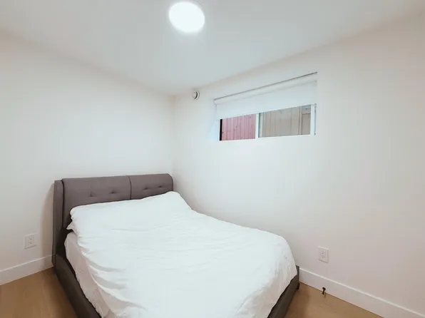 7489 17th Ave #Basement, Burnaby, BC V3N 1L5