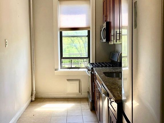 2nd image of 95 Eastern Pkwy APT 5B