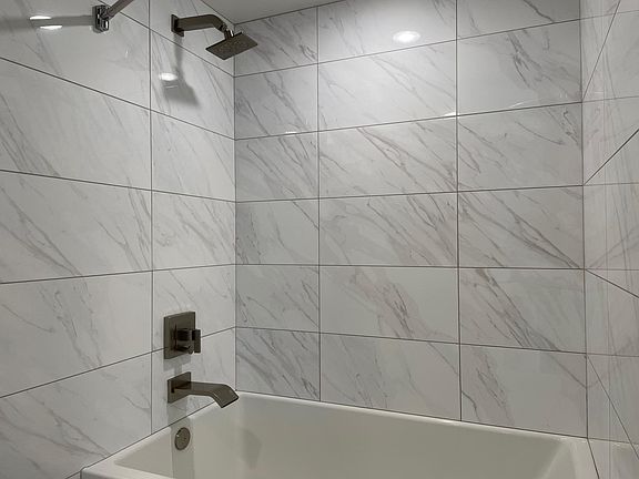 3rd image of 607 W Date St #614