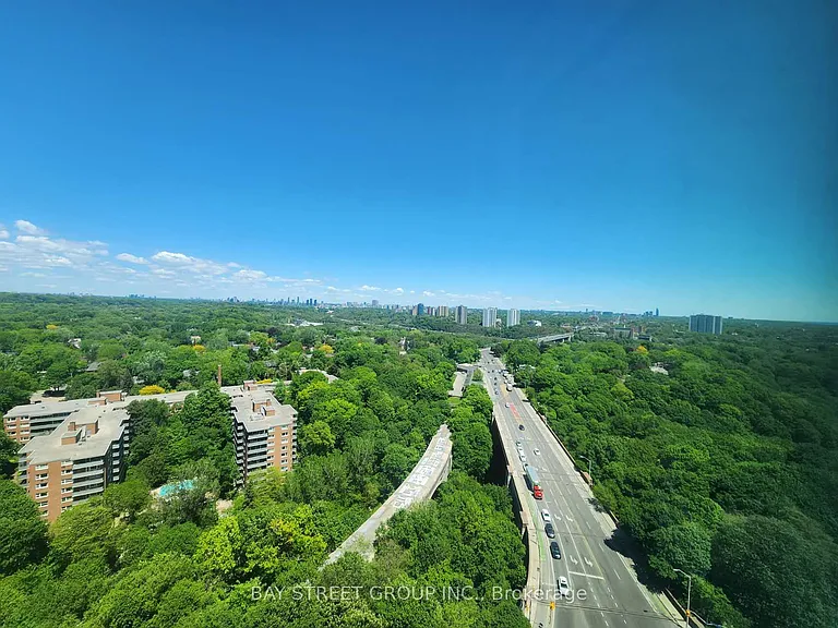 585 Bloor St E #2024 — Photo 17