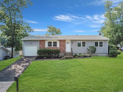 61 Hillside Ave, Patchogue, NY, 11772