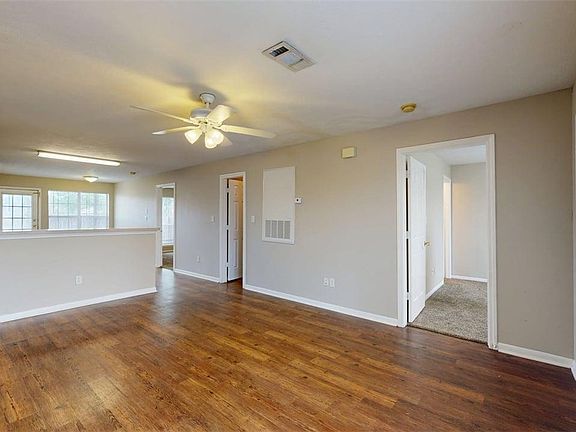 3rd image of 1507 Hollowhill Dr APT A