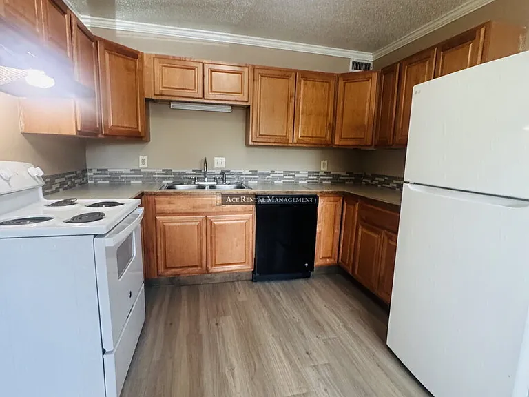 204 10th St #30 — Photo 6