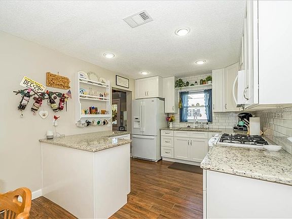 5th image of 5121 Dahlia St N #168