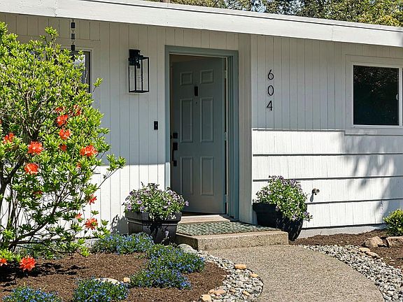3rd image of 604 163rd Ave SE
