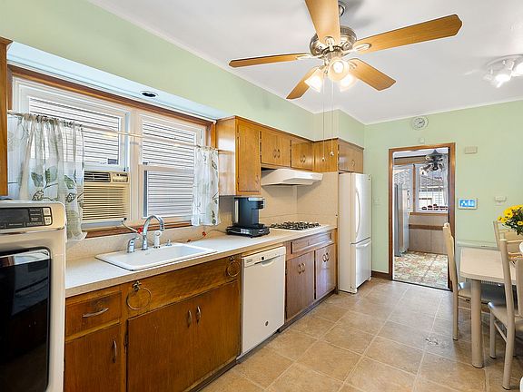 5th image of 385 N Burgher Ave