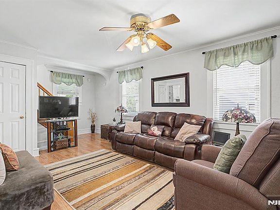 2nd image of 428 Innes Rd