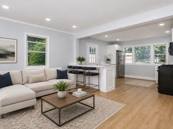 19 Rayburn Rd, Stoughton, MA 02072