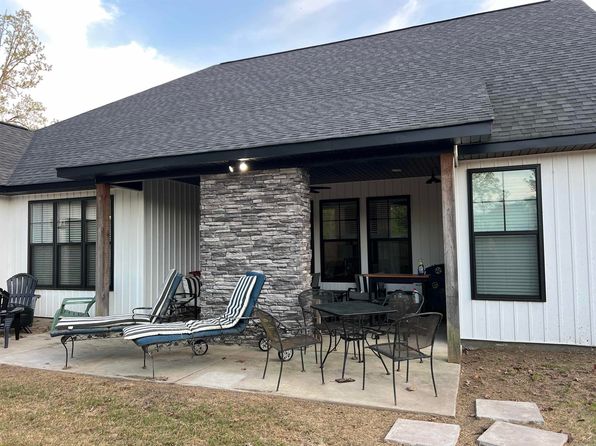 123 Carriage Ct, White Hall, AR 71602