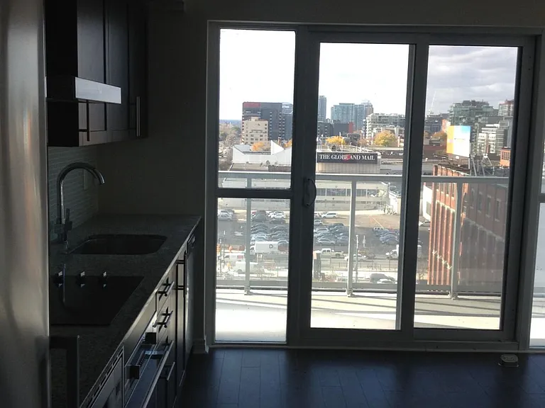 352 Front St W #709 — Photo 6