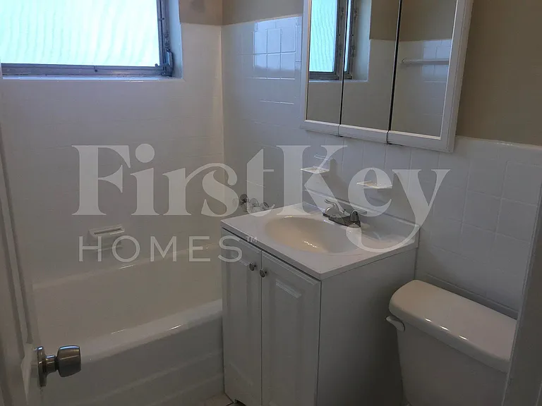 17470 NE 19th Ave — Photo 10