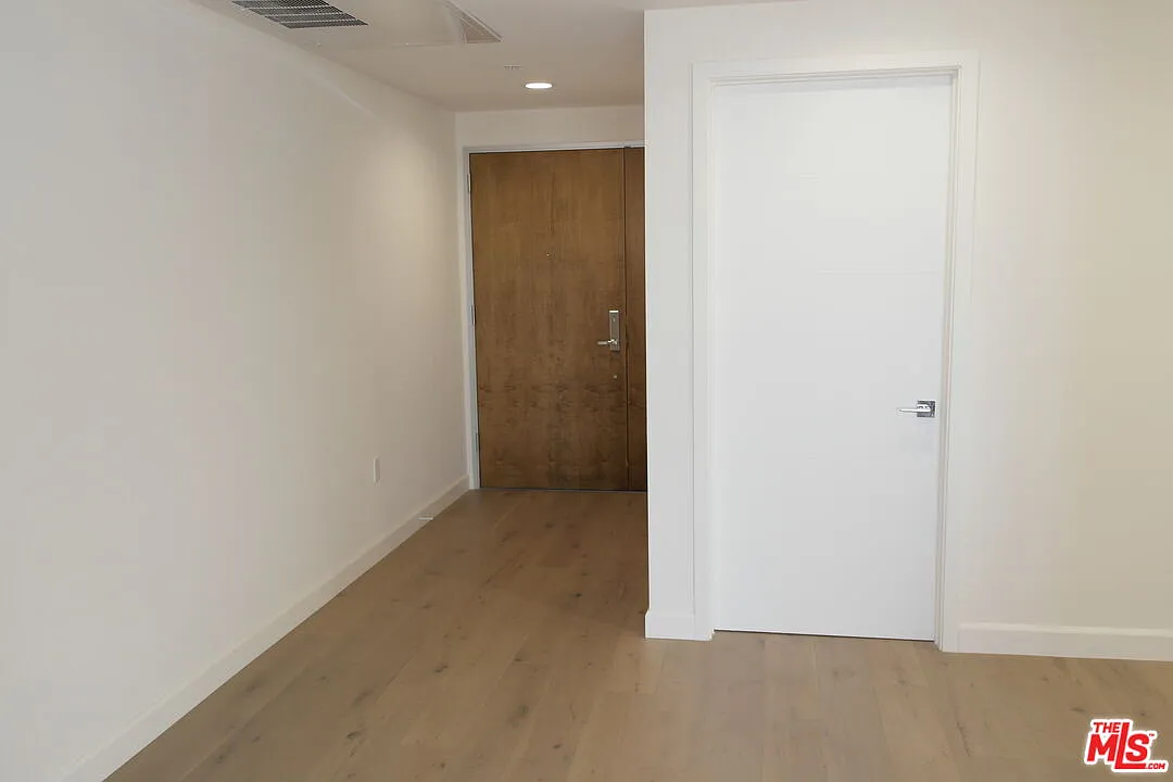 2 bed, 2.0 bath, 1031 sqft, $3,100 — Photo 2