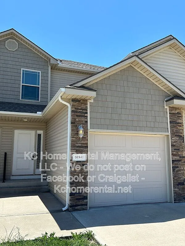 2 bed, 3.5 bath, 2050 sqft, $1,750 — Photo 3