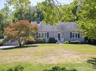 7 Fountainbleau Dr, Hingham, MA 02043
