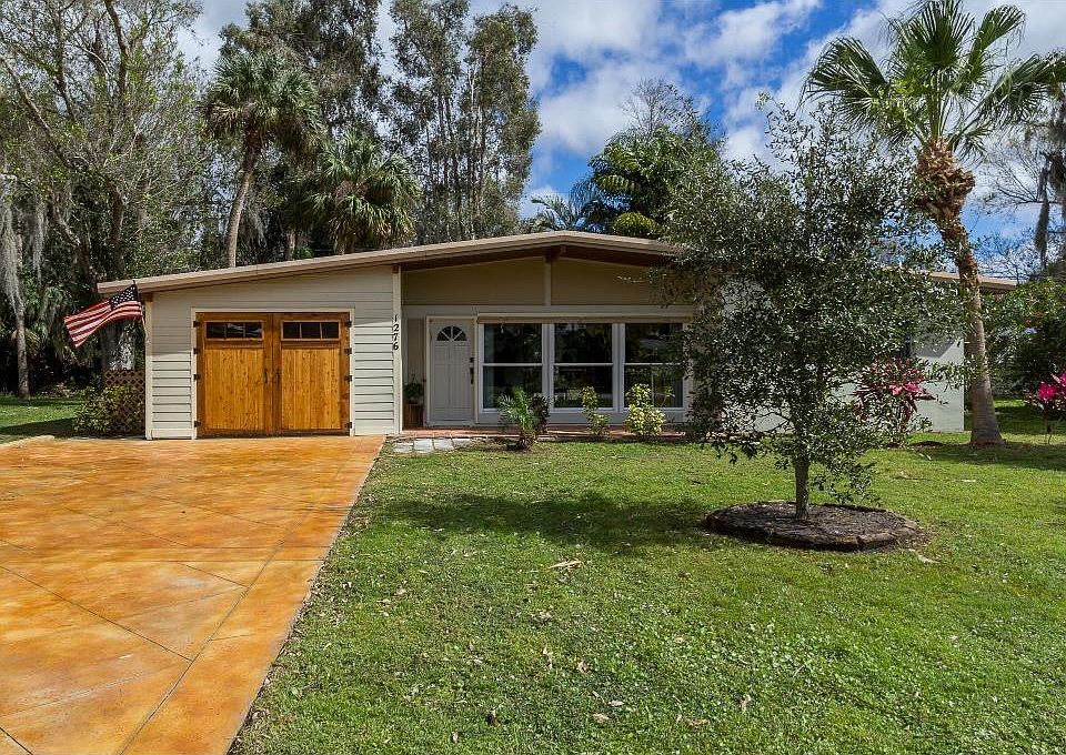 Home For Sale In Idlewild