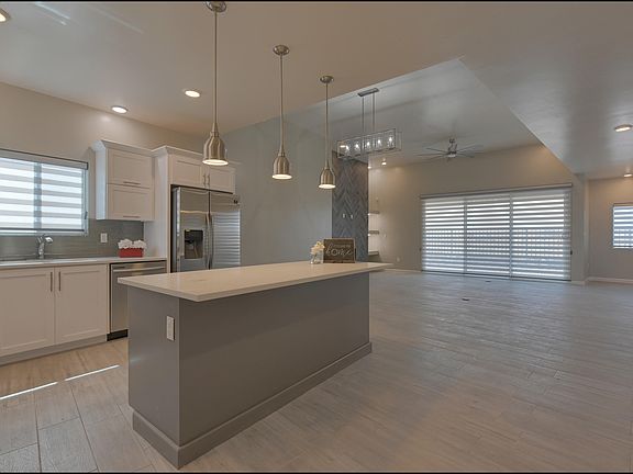 5th image of 7749 Oak Landing Dr