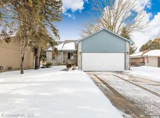 23362 Harvard Shore Dr, Clinton Township, MI 48035