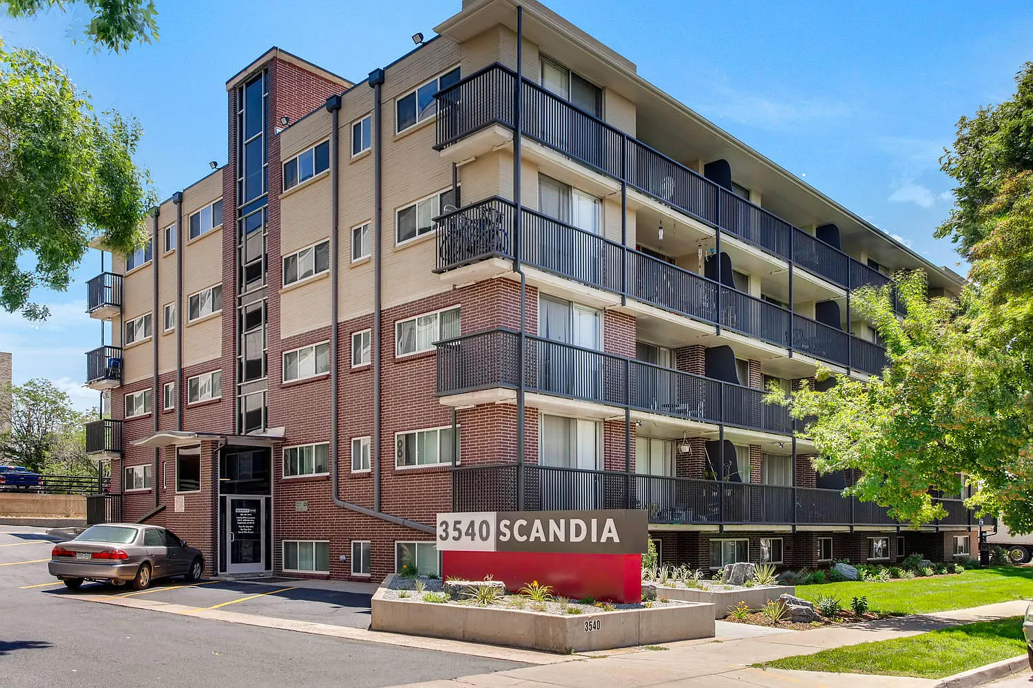 Scandia Apartments — Photo 2