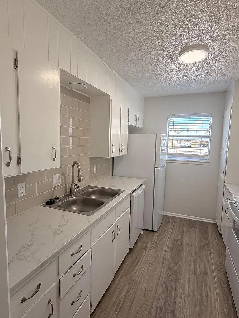 2 bed, 2.0 bath, 1200 sqft, $1,800 — Photo 4