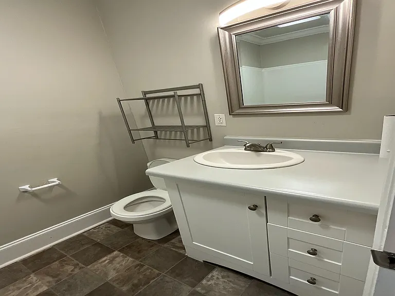 Large Garden- Bathroom
