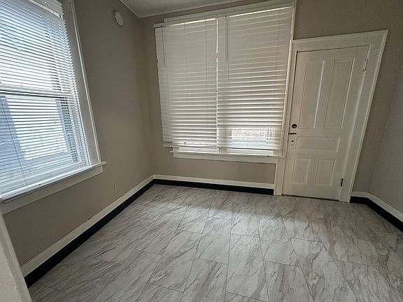 4th image of 1025 E Washington St #6