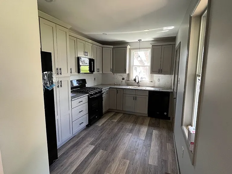 36 N Lee St — Photo 2