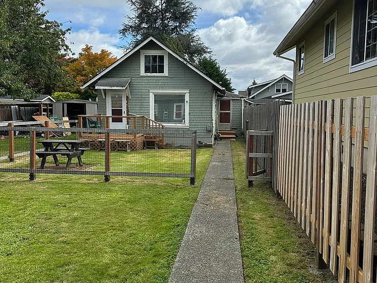 911 Alder St #1/2 — Photo 35
