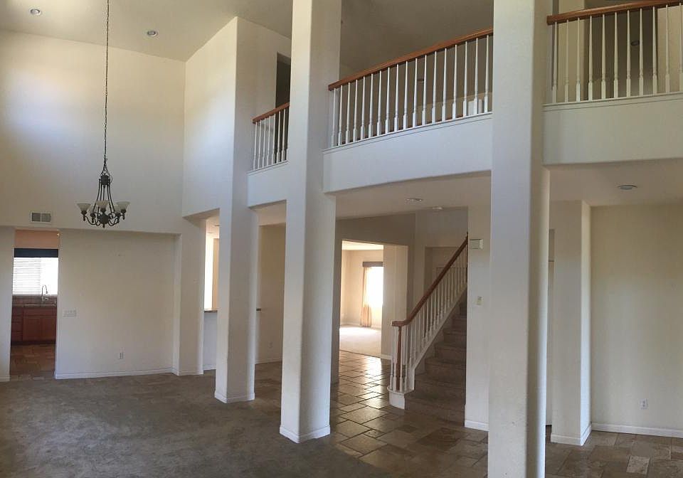2nd image of 610 Hillside Way