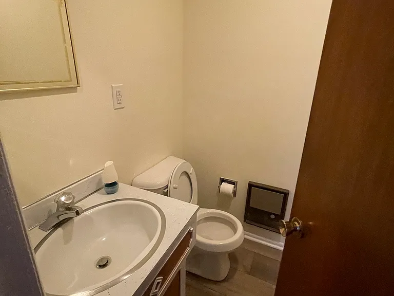 6585 Fenton St — Photo 10