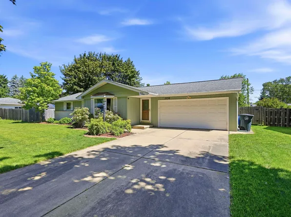 1530 Glen Rd, Green Bay, WI 54313