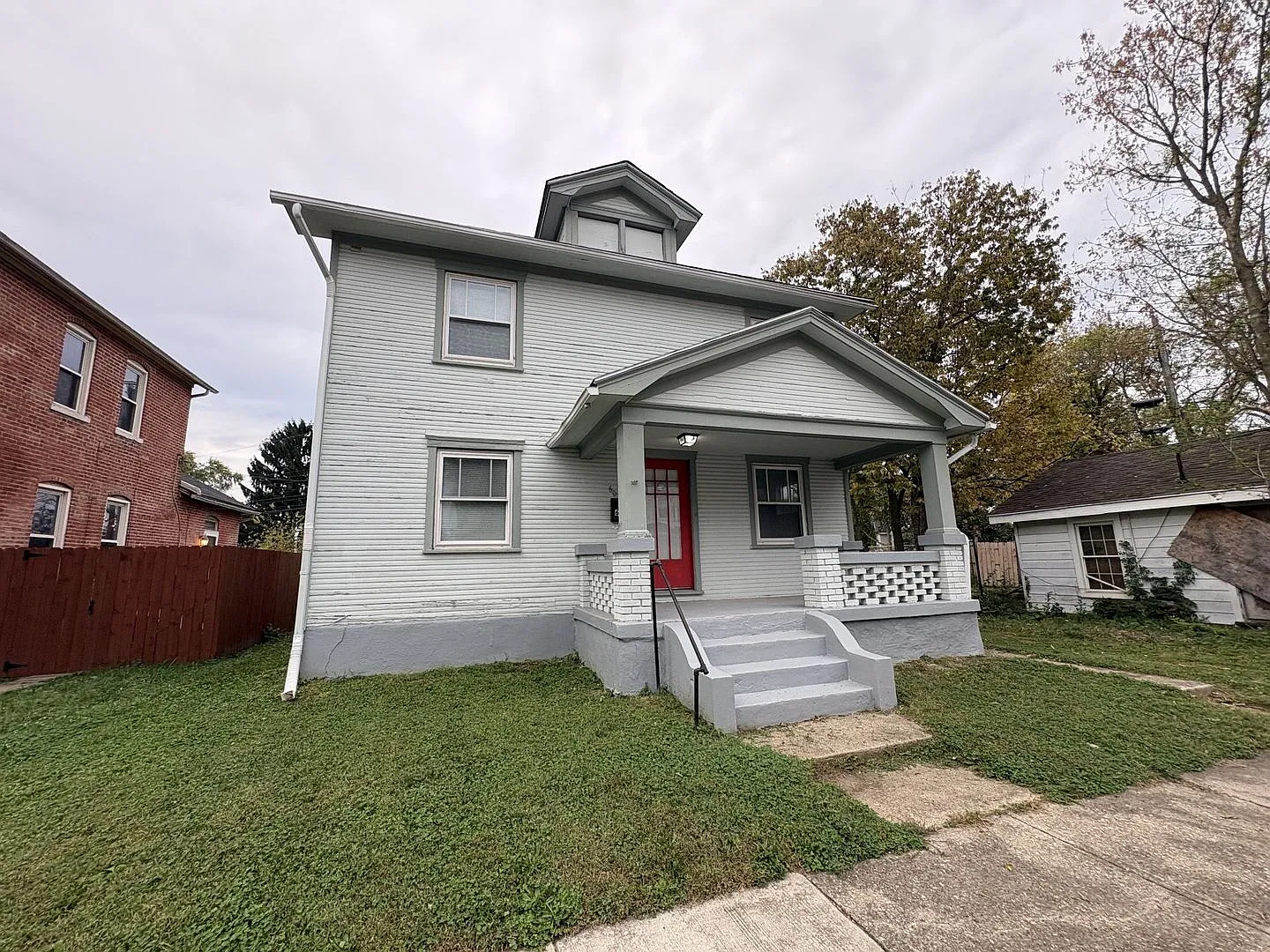 Charming 2 Bed / 1.5 Bath in Huffman Historic District with Detached Garage — Photo 2