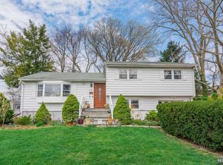 39-29 Pershing St, Fair Lawn, NJ 07410