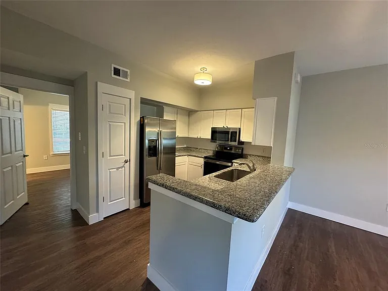 10000 SW 52nd Ave #V139 — Photo 5