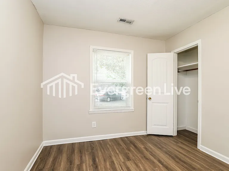 107 Camden Cir — Photo 13