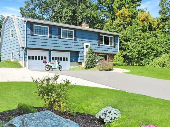 9 Simms St, Westerly, RI 02891