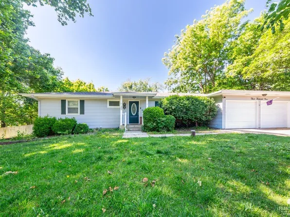 3009 Wayne Dr, Manhattan, KS 66502