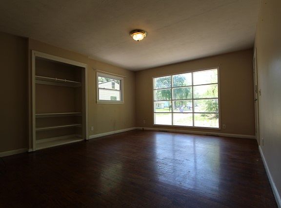 3rd image of 1221 Fair St