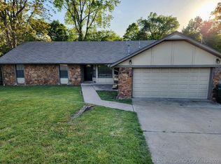 607 W 32nd Pl, Sand Springs, OK 74063