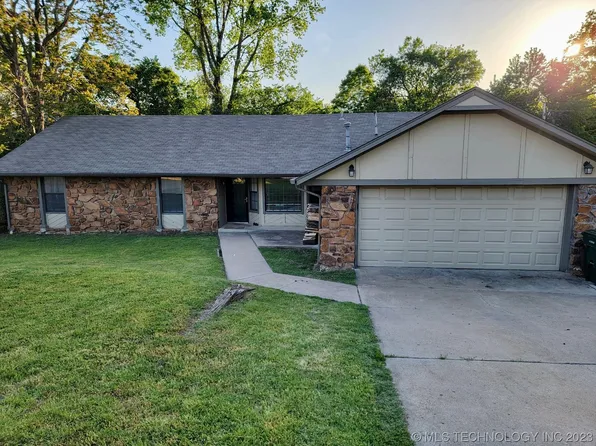 607 W 32nd Pl, Sand Springs, OK 74063